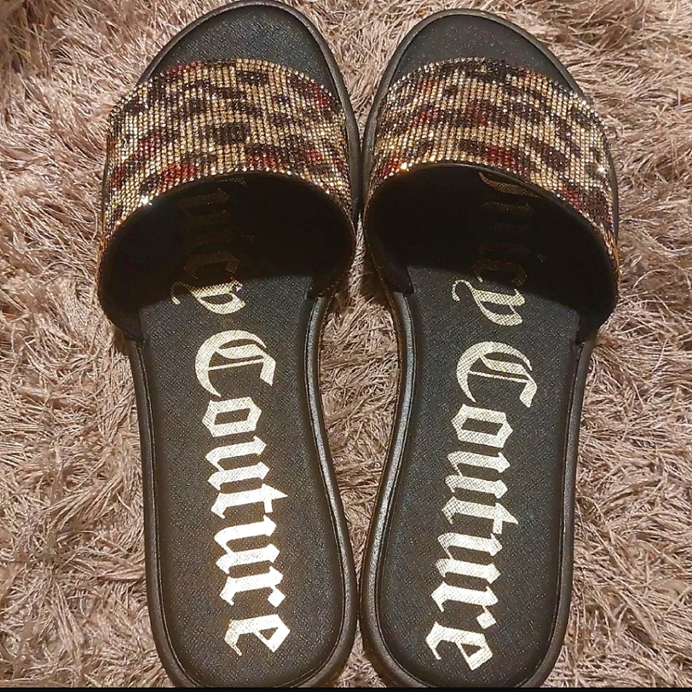 Juicy couture slides in a size 9